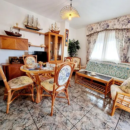 Apartment With Sea Views *